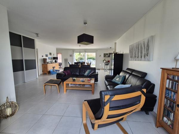 Maison récente 110 m² – 3 chambres – jardin 800 m² –Vayres Le Paradis 360 000 €