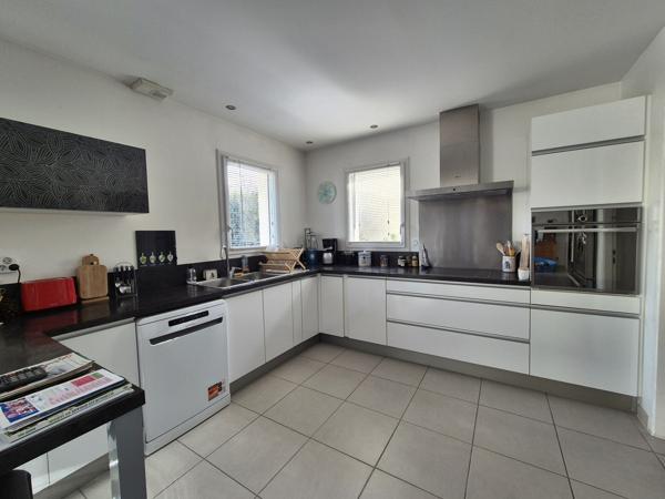 Maison récente 110 m² – 3 chambres – jardin 800 m² –Vayres Le Paradis 360 000 €