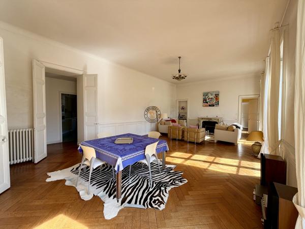 Appartement Place de la Monnaie avec vue  Nantes quartier Gra