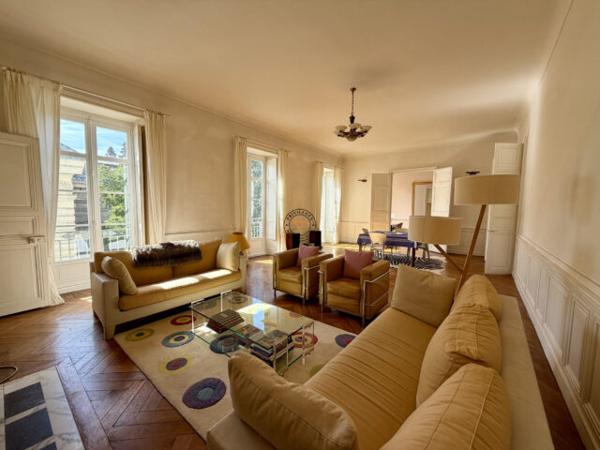 Appartement Place de la Monnaie avec vue  Nantes quartier Gra