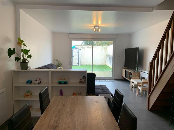 Maison de ville à louer à Bailleul dans le Nord (59270), ref : FLOCB810