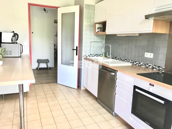 Saint-Fargeau-Ponthierry (77310) Appartement F5 lumineux et traversant avec 2 balcons, 2 parkings privatifs, cave