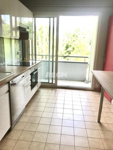 Saint-Fargeau-Ponthierry (77310) Appartement F5 lumineux et traversant avec 2 balcons, 2 parkings privatifs, cave