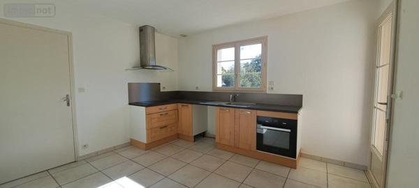 Maison à vendre à Soulaire-et-Bourg dans le Maine-et-Loire (49460), ref : 49004-1675