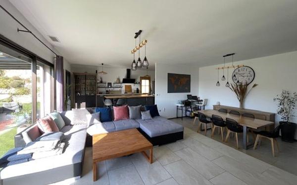 Maison à vendre    6 pièces • 191,16 m2 Villeneuve