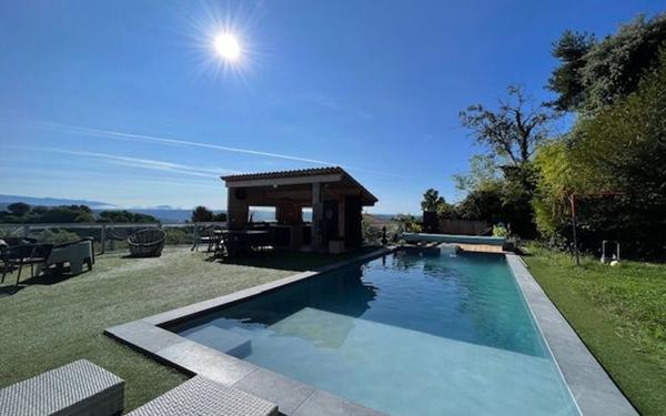 Maison à vendre    6 pièces • 191,16 m2 Villeneuve