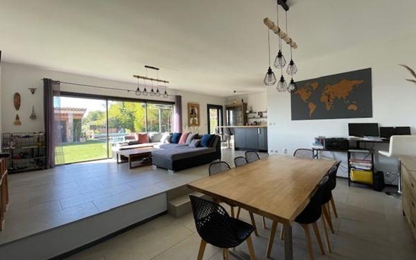 Maison à vendre    6 pièces • 191,16 m2 Villeneuve