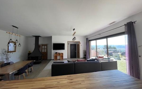 Maison à vendre    6 pièces • 191,16 m2 Villeneuve