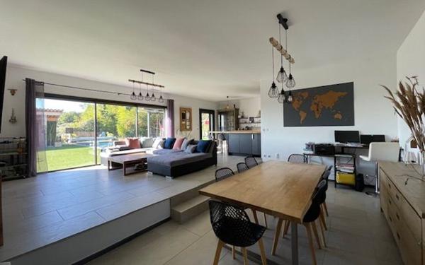 Maison à vendre    6 pièces • 191,16 m2 Villeneuve