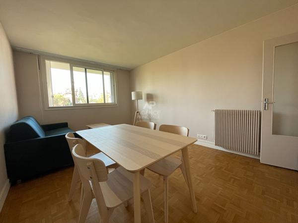 Appartement 1 pièce à vendre à Chaville - Proximité Place de Verdun avec RER C et commerces. 220 000 € ** - Référence 669-C