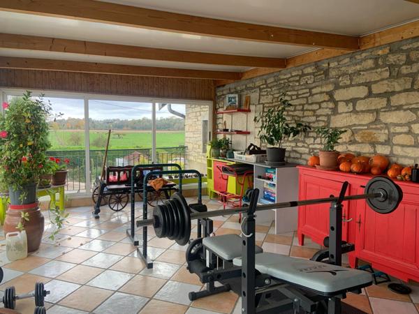 Entre Dole et Besançon : Grande maison, beau potentiel.