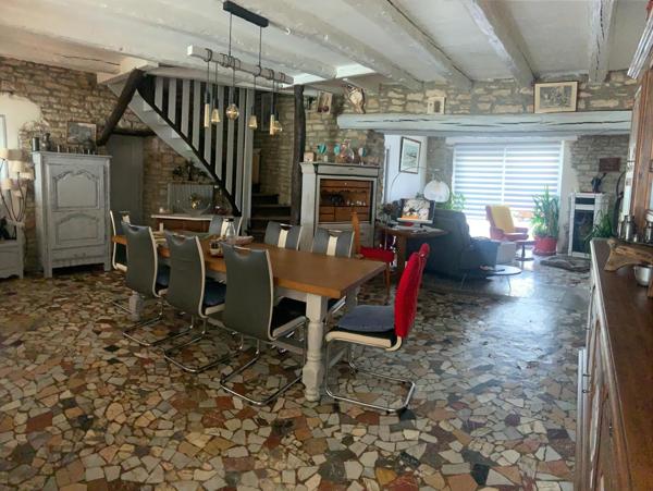 Entre Dole et Besançon : Grande maison, beau potentiel.