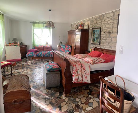 Entre Dole et Besançon : Grande maison, beau potentiel.