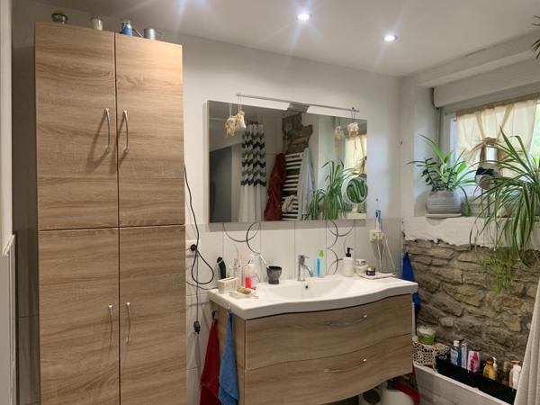 Entre Dole et Besançon : Grande maison, beau potentiel.