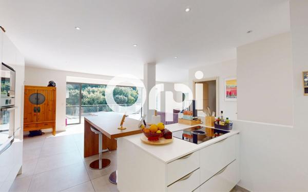 Maison à vendre    5 pièces •  Carqueiranne