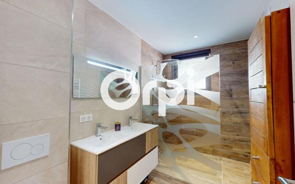 Maison à vendre    5 pièces •  Carqueiranne