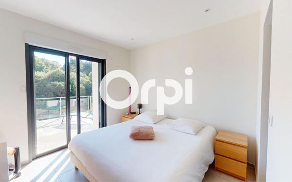 Maison à vendre    5 pièces •  Carqueiranne