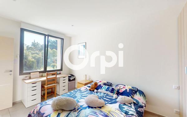 Maison à vendre    5 pièces •  Carqueiranne