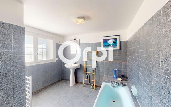 Maison à vendre    5 pièces •  Carqueiranne