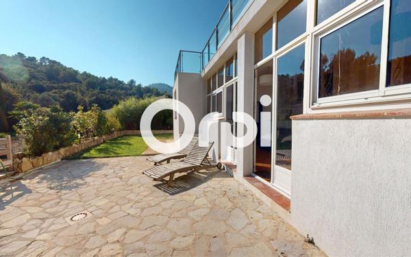 Maison à vendre    5 pièces •  Carqueiranne