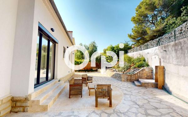 Maison à vendre    5 pièces •  Carqueiranne