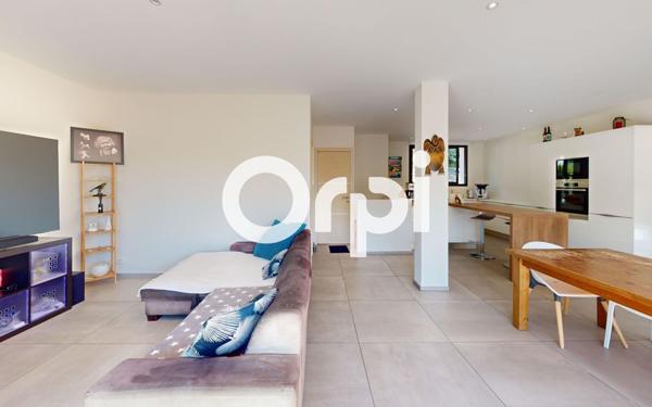 Maison à vendre    5 pièces •  Carqueiranne