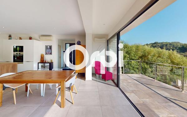 Maison à vendre    5 pièces •  Carqueiranne