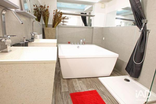 Location appartement 2 pièces 50 m² Paris 18