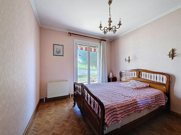 A vendre Maison centre Preignan 90 m2 avec garage en sous sol, jardin clôturé