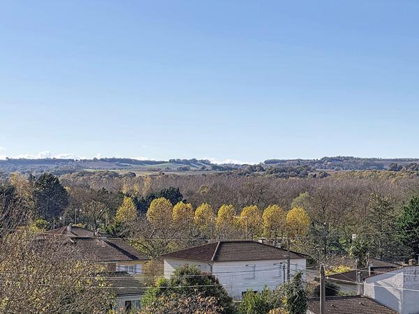 A vendre Maison centre Preignan 90 m2 avec garage en sous sol, jardin clôturé