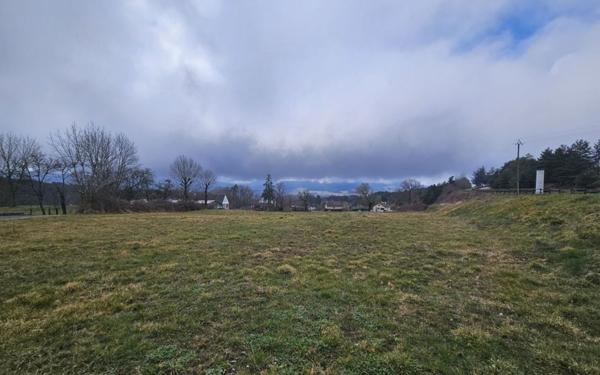 Terrain à vendre    Montrodat