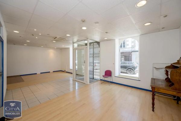 Local commercial à vendre 169m²