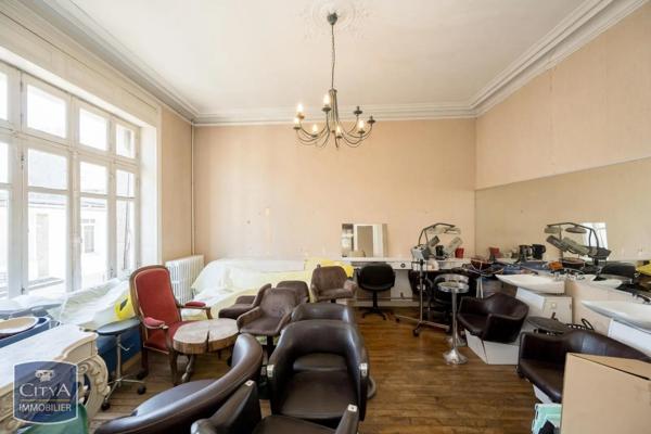 Local commercial à vendre 169m²