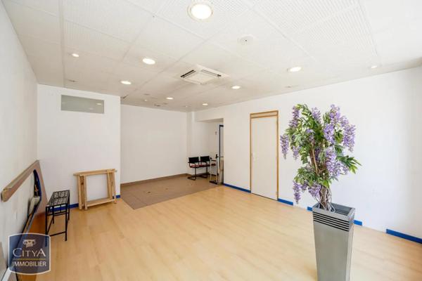 Local commercial à vendre 169m²