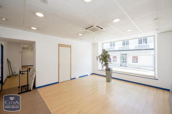 Local commercial à vendre 169m²