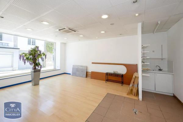 Local commercial à vendre 169m²