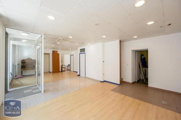 Local commercial à vendre 169m²