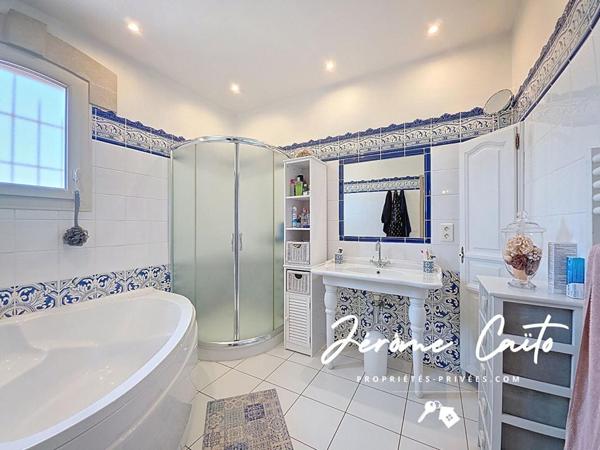 Maison Redessan 6 pièce(s) 178 m2 - 3 Chambres - Piscine - Pool house - Garage