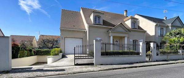 Maison familiale récente, 5 chambres avec sous-sol et garage