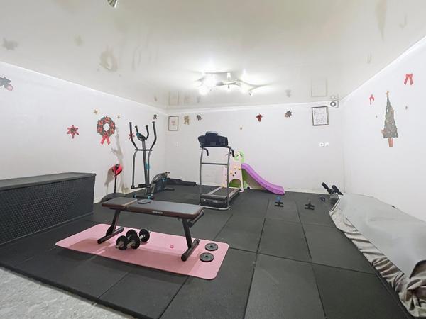 Maison familiale récente, 5 chambres avec sous-sol et garage