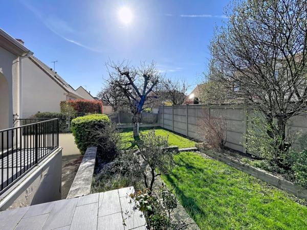 Maison familiale récente, 5 chambres avec sous-sol et garage
