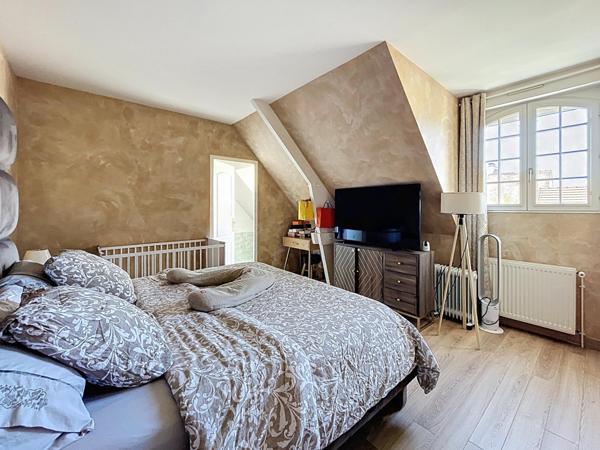 Maison familiale récente, 5 chambres avec sous-sol et garage