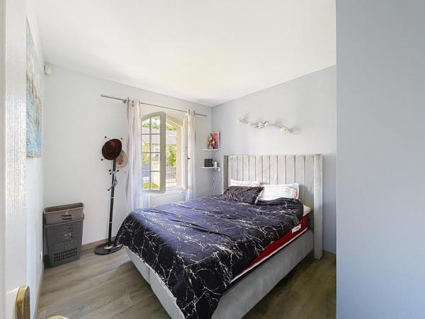 Maison familiale récente, 5 chambres avec sous-sol et garage