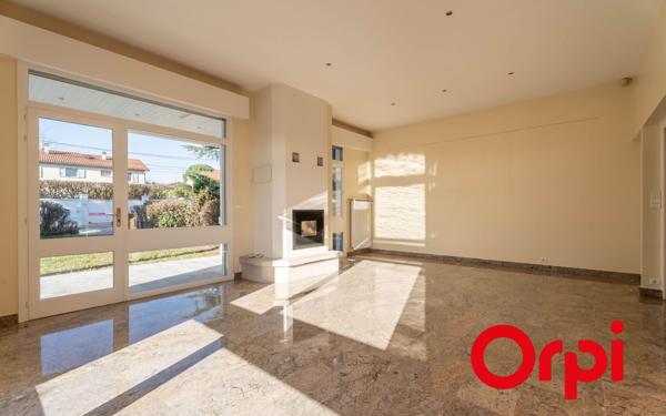 Maison à vendre    5 pièces •  Saint-Genis-Laval