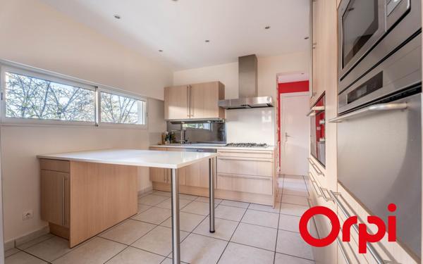 Maison à vendre    5 pièces •  Saint-Genis-Laval