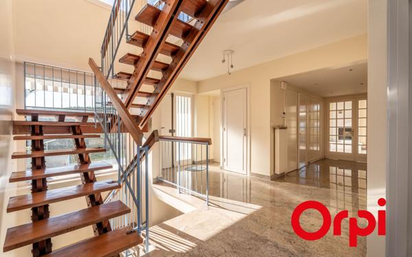 Maison à vendre    5 pièces •  Saint-Genis-Laval