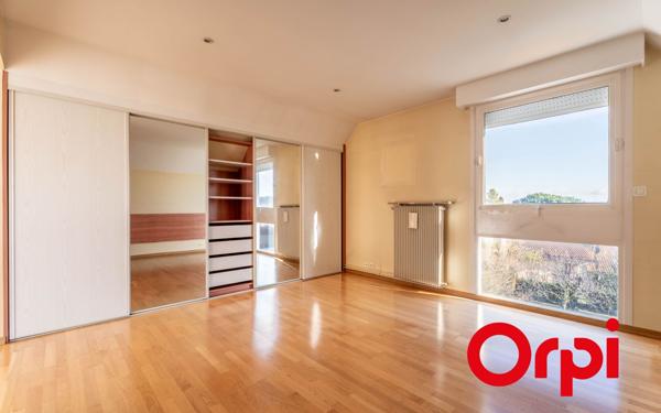 Maison à vendre    5 pièces •  Saint-Genis-Laval