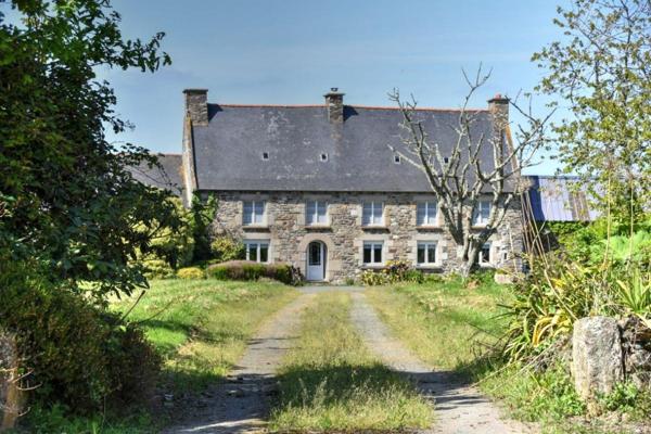 Maison  de caractère 156 m2 , 4 ch, terrain de 4 000 m2, à 5 mn de la mer