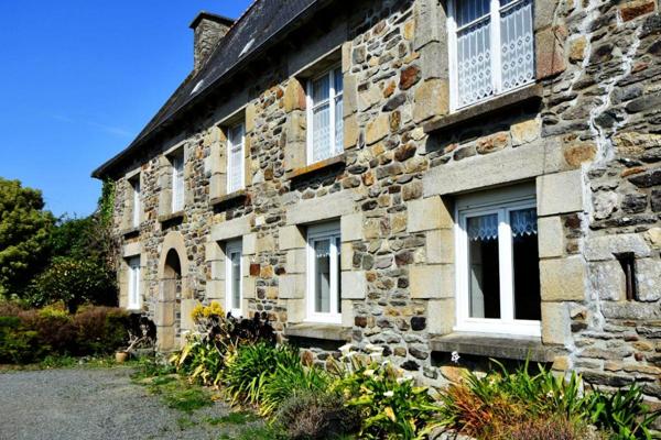 Maison  de caractère 156 m2 , 4 ch, terrain de 4 000 m2, à 5 mn de la mer