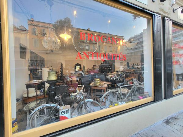 Fonds De Commerce - 33 m²